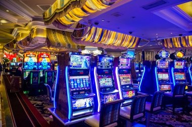 cina777 Capsa Banting table with player cards and betting positions